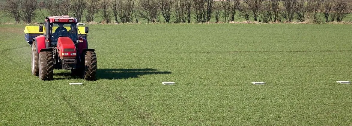Kontrola szerokości roboczej rozsiewacza